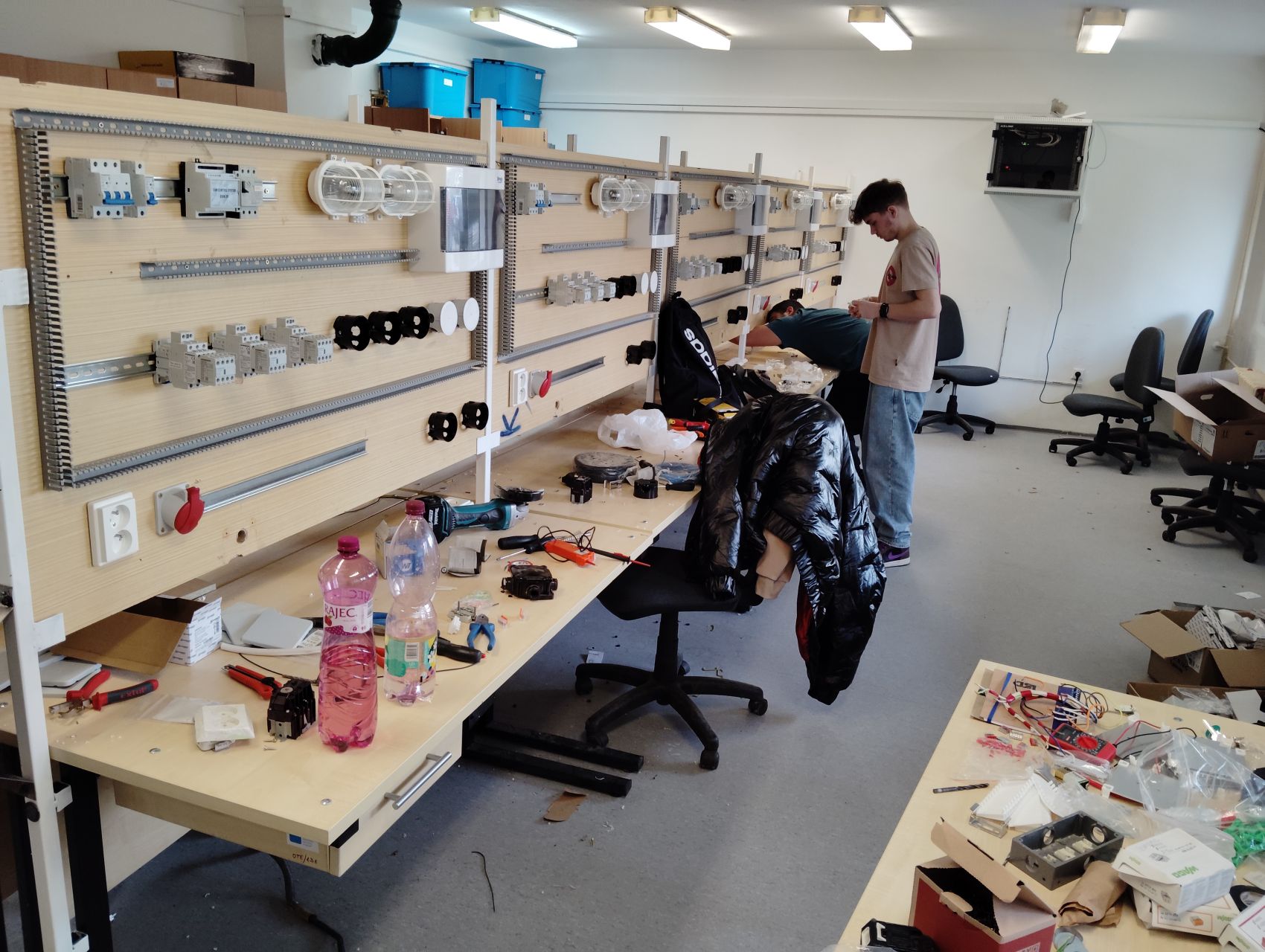 Čo prváci začali, my dokončujeme